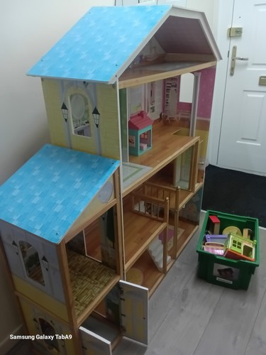 Huge extra larg doll house - huge,