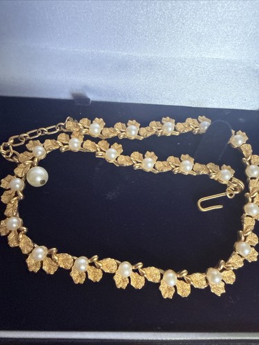Vintage trifari gold plated - vintage,
