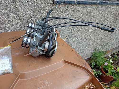 Triumph trident mikuni - trident,