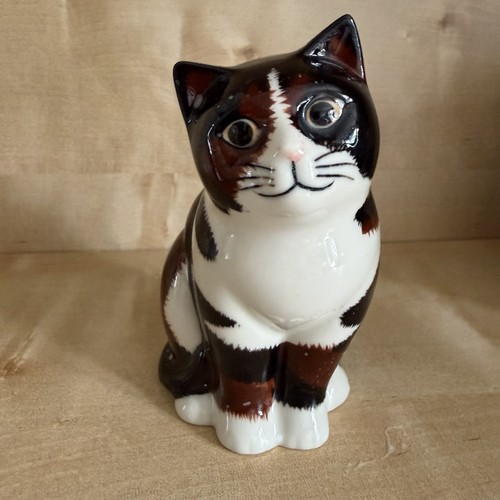 Quail pottery cat figure vita - cat,