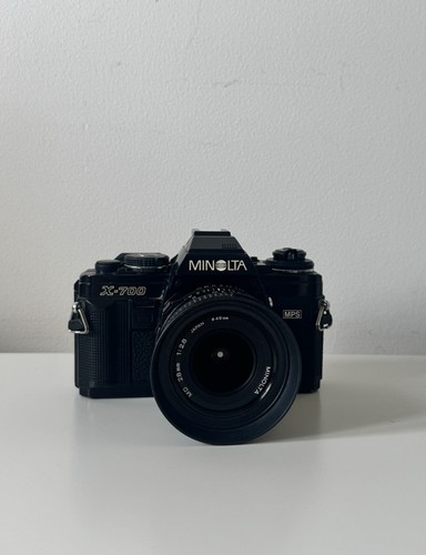 Minolta 700 black 35mm slr - x-700,