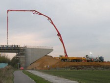 Photo 6x4 Pumping the concrete