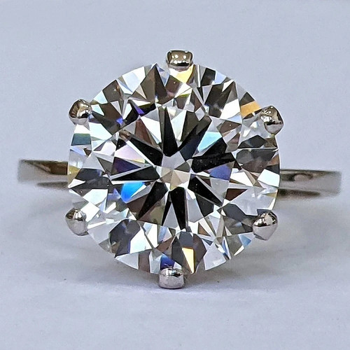 Tcw round cut moissanite - 4.40,