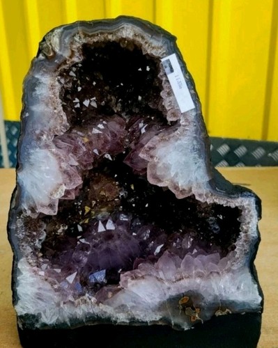 Stunning amethyst geode cave - stunning,