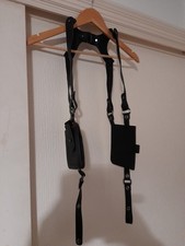Under arm disreat carry - under,