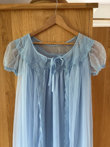 Nightdress and negligee set - and,