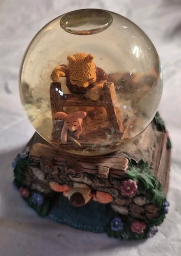 Winnie the pooh snowglobe - the,