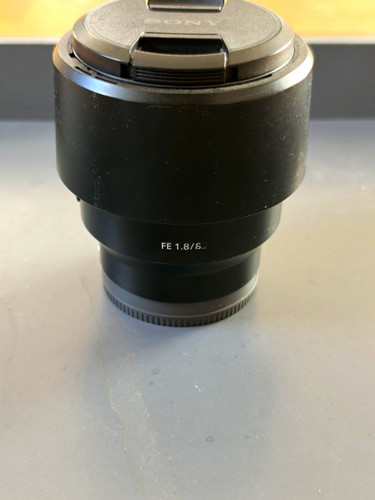 Sony 85mm 8 - f/1.8, e-mount