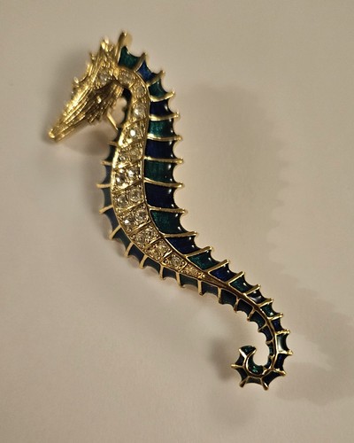 Lovely goldtone and enamelled - lovely,