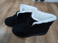 Light Weight Black Fur Lined Boot Size EU40