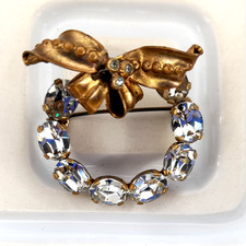Rhinestone Wreath Brooch