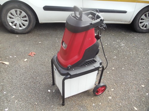 Shredder chipper mucher - chipper,