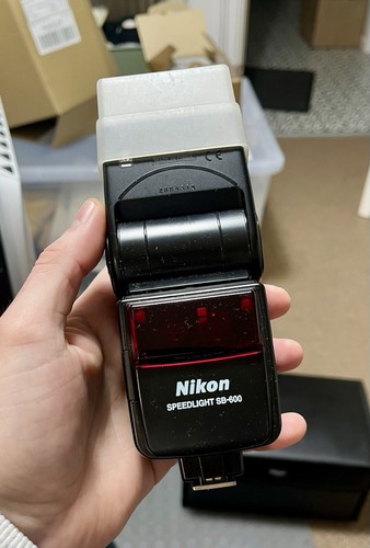 Nikon 600 speedlight flash - sb-600,