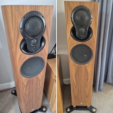 Linn Exakt Akubarik loudspeakers With Organik DAC in walnut with black 3K array