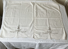 2x Off White Scalloped Edge