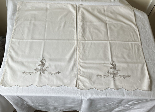 Off white scalloped edge - 2x,