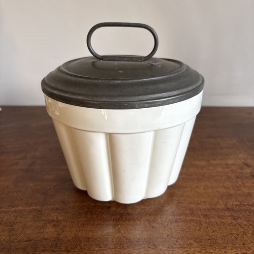 Steam pudding lidded cream - steam,