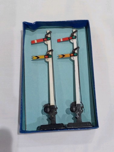 Two hornby dublo - hornby, d2
