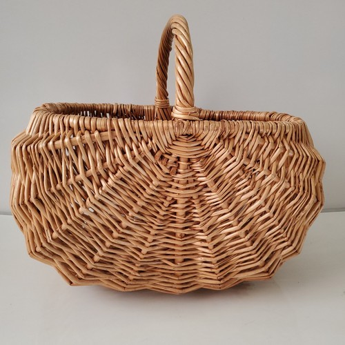 Vtg wicker country gathering - vtg,