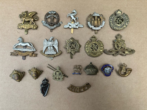 Lot military badges i - of,