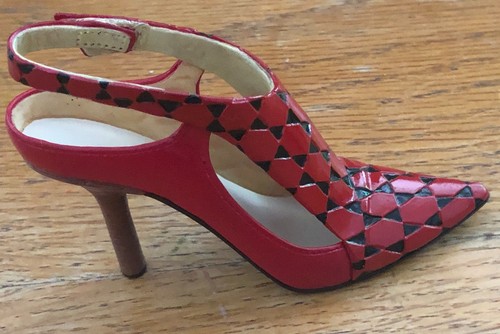 Just the right - just, shoe