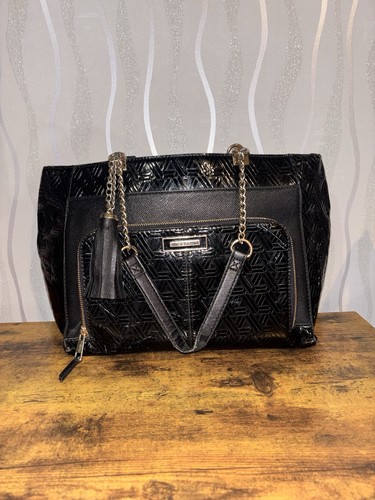 Black river island - black,