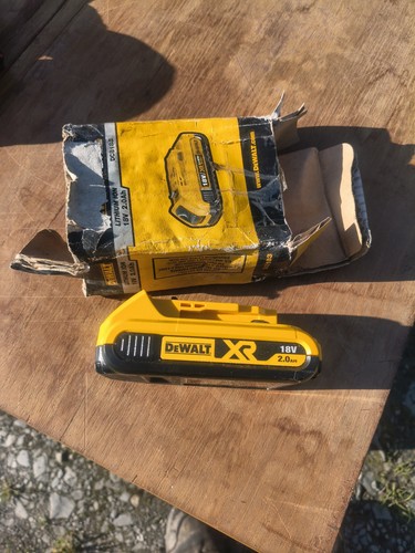 Genuine dewalt dcb183 0ah - genuine, 2.0ah
