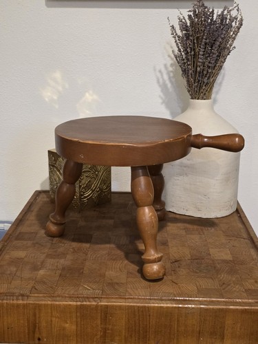 Wooden milking stool - milking, w/handle
