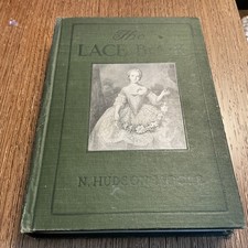 Moore, N Hudson THE LACE BOOK