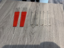 2 x BOND CLASSIC KNITTING MACHINE LATCH AND TRANSFER TOOLS & 5 NEEDLES