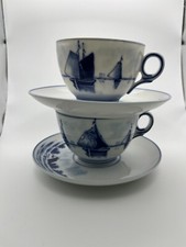 A set of two vintage Delft