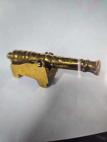 Vintage small solid brass - small,