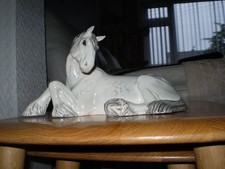 BESWICK  SHIRE MARE ( LYING )