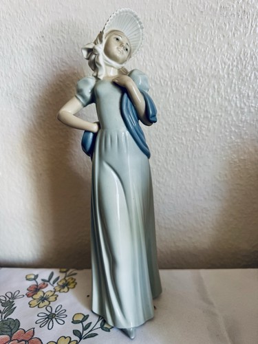 Nao lladro tall lady - nao,