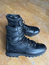 Altberg Black defender boots size 11M   #R2