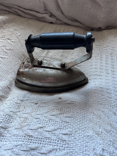 Small clothes pressing iron