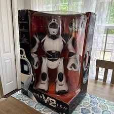 NEW* WowWee Robosapien V2