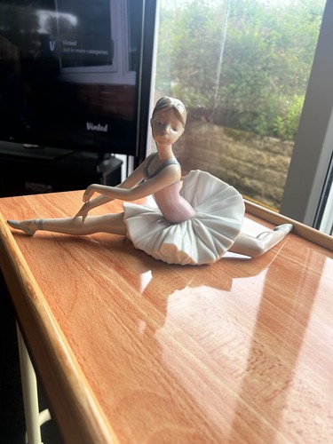 Nao lladro large - by, figurine-