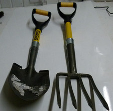 ROUGHNECK SPADE & A GARDEN