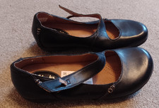 BNWT : size 3 .5 Clarks
