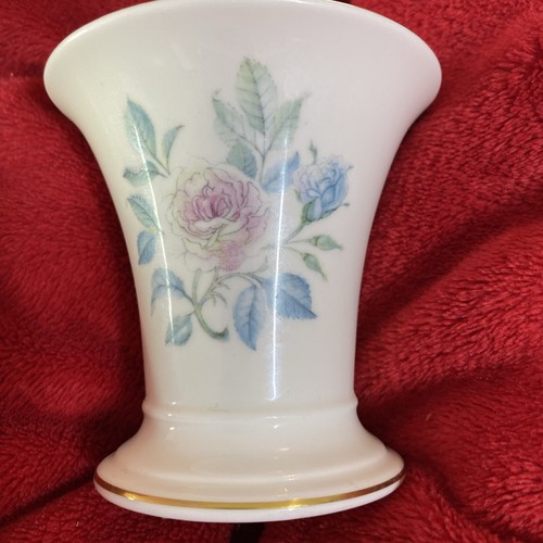 Wedgwood mist rose - posy, vase