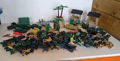 Huge bulk job lot plastic - plastic, toy