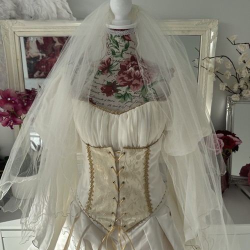 Bridal house salon - salon, medieval
