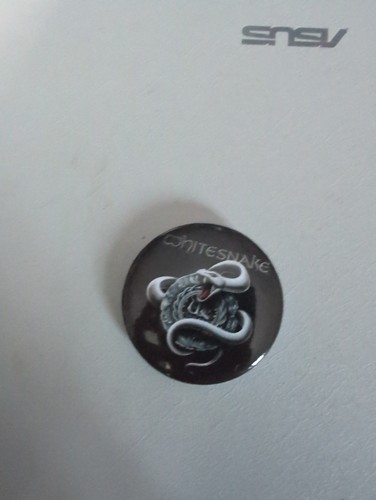 White snake round button - white,