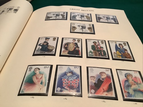 Windsor hingeless stamp album - windsor,