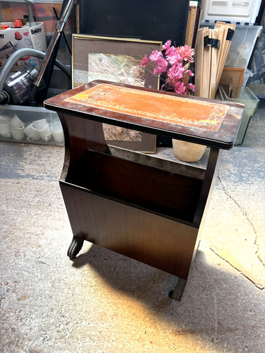Side table magazine rack - table, on