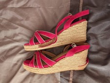 Paradox hot pink wedges. Size