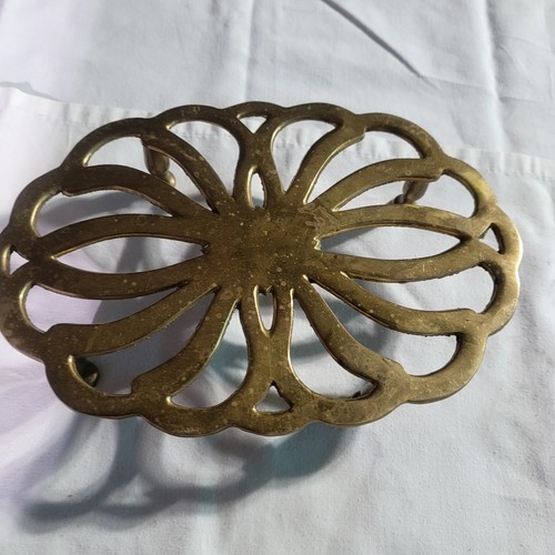 Vintage brass tone oval trivet - oval,