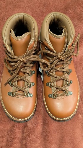 Alico tahoe lady hiking - alico,