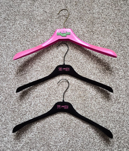 Save the queen clothes - queen, hangers